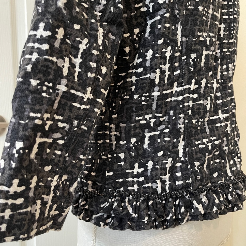 Beautiful Jacket with Ruffled Edges - Picture 10 of 13
